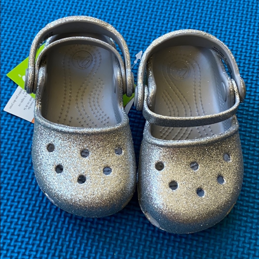 🍦NWT Crocs toddler girls glitter shoe size 6 🍦